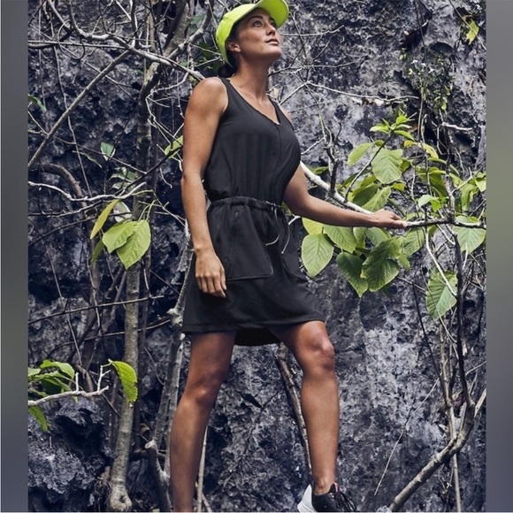 ATHLETA EXPEDITION outdoor / athletic / adventure DRESS - NWT - BLACK - Picture 1 of 13